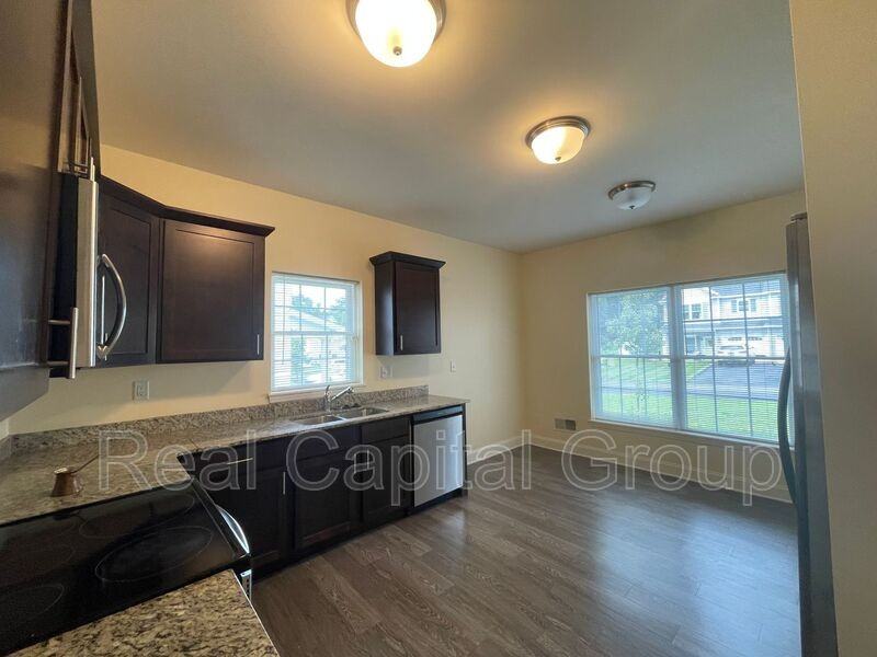 31 Reutter Dr - Photo 3 of 16