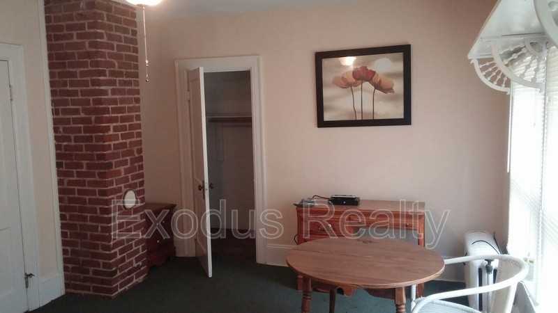 115 Hillcrest Dr #04 - Photo 2 of 9