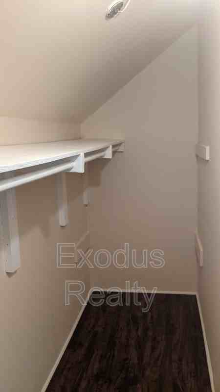 115 Hillcrest Dr #04 - Photo 3 of 9