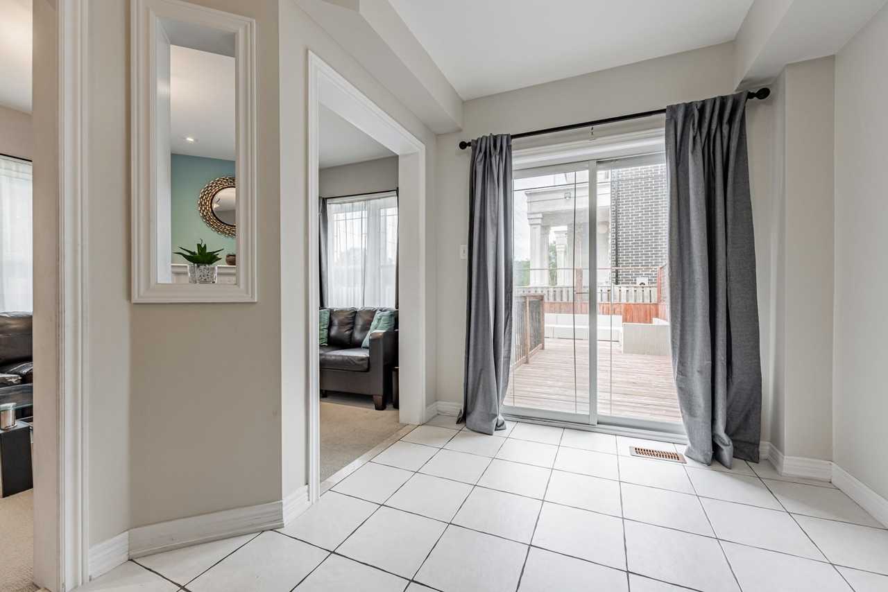 141 Beer Crescent - Photo 3 of 7