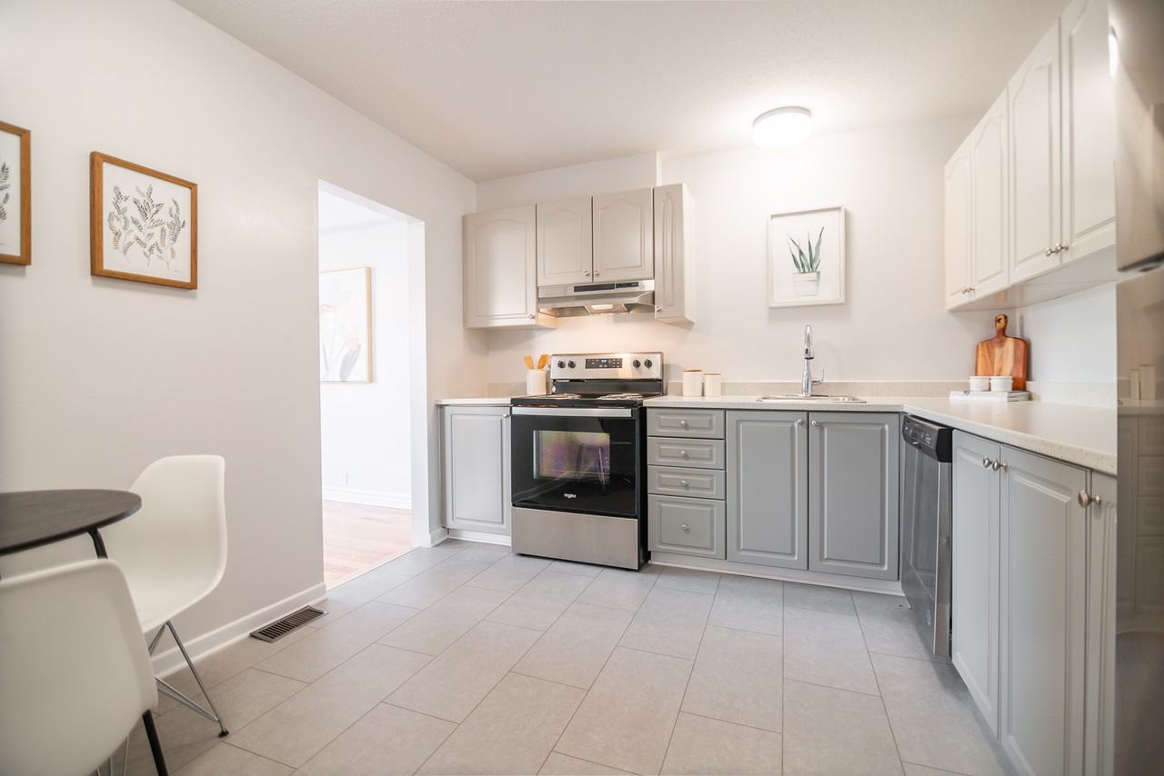 Townhome Apartments 98 Woodridge Cres, Ottawa, ON K2B 7S9 Zumper