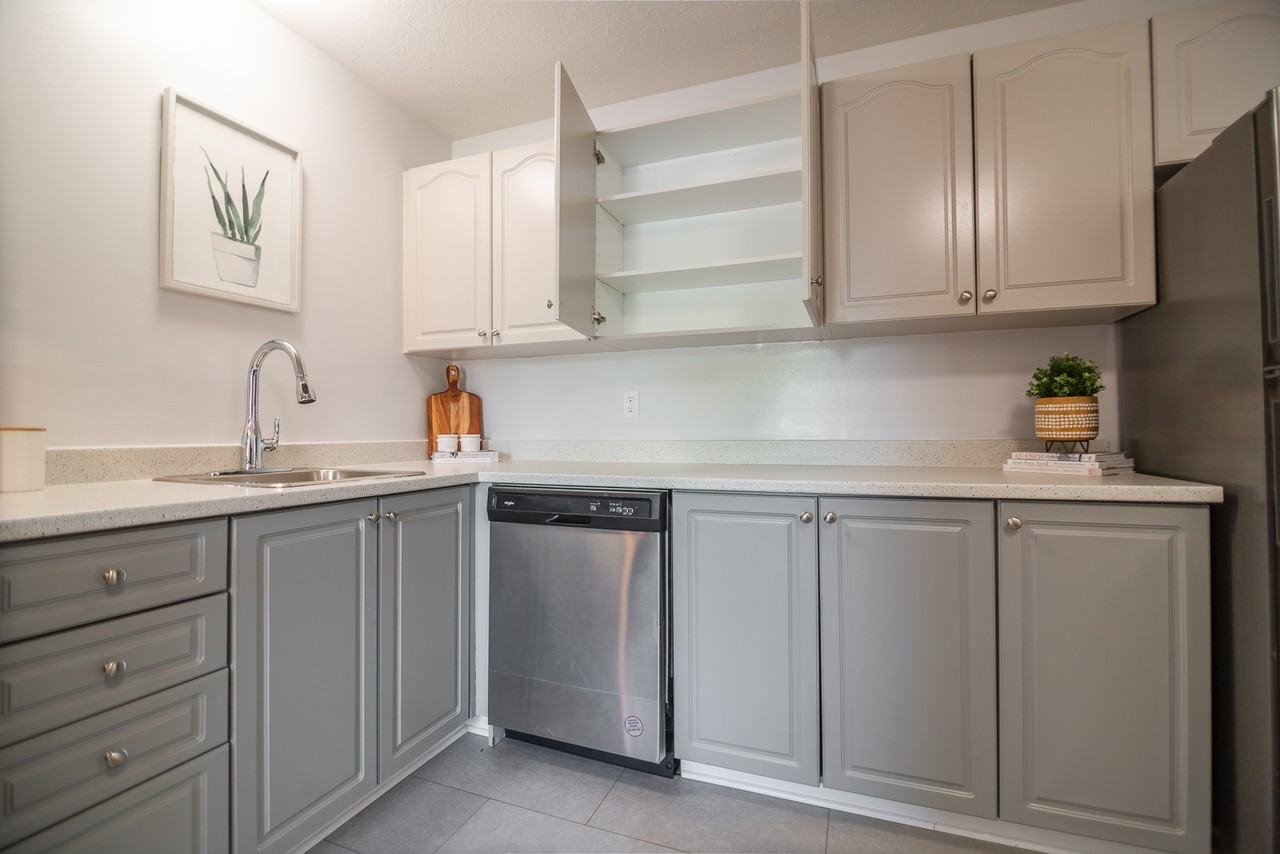 Townhome Apartments 98 Woodridge Cres, Ottawa, ON K2B 7S9 Zumper