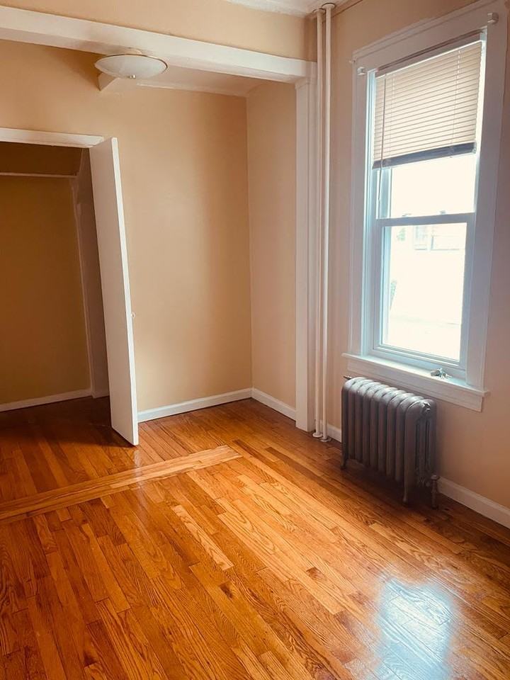 36 Sycamore St - Photo 3 of 12