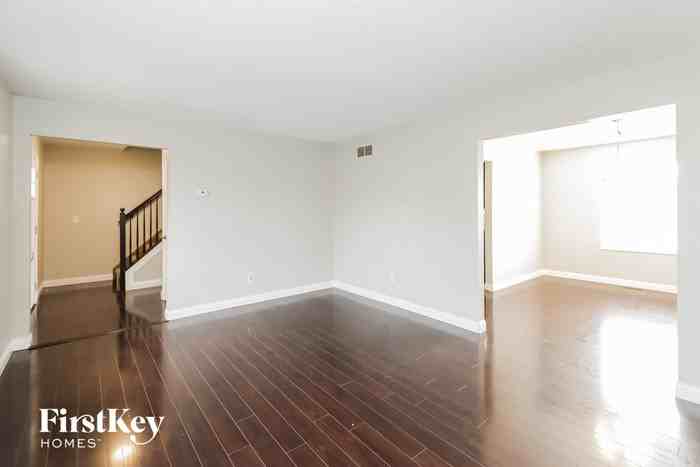 811 W Aberdeen Dr - Photo 3 of 15