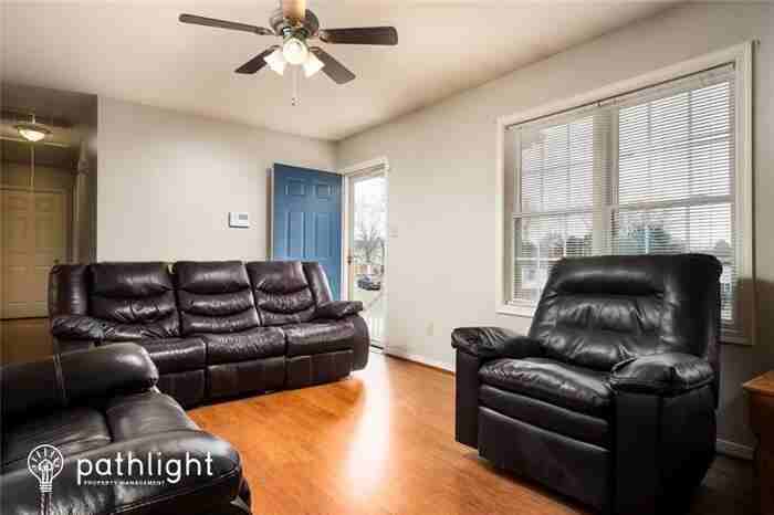 20404 Hickory Cir - Photo 3 of 10