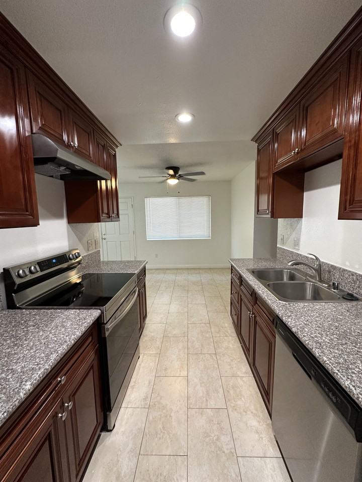 1108 W Ralston St #B - Photo 6 of 18
