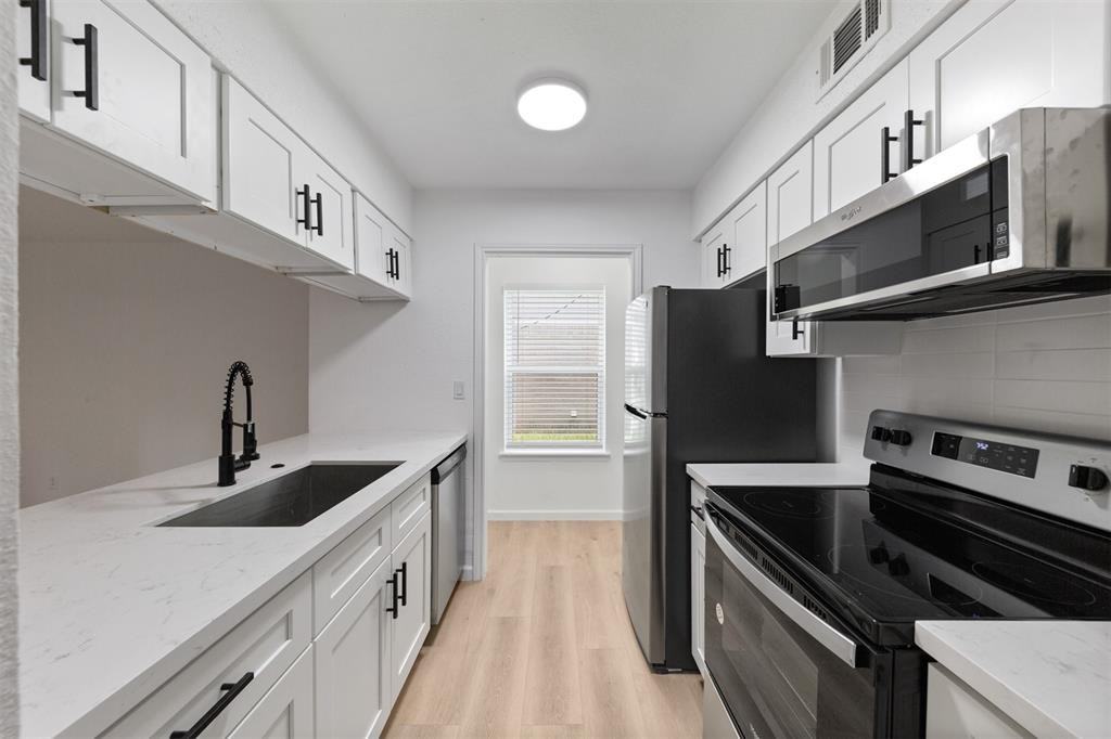 815 Lyle West Ave #C - Photo 3 of 15