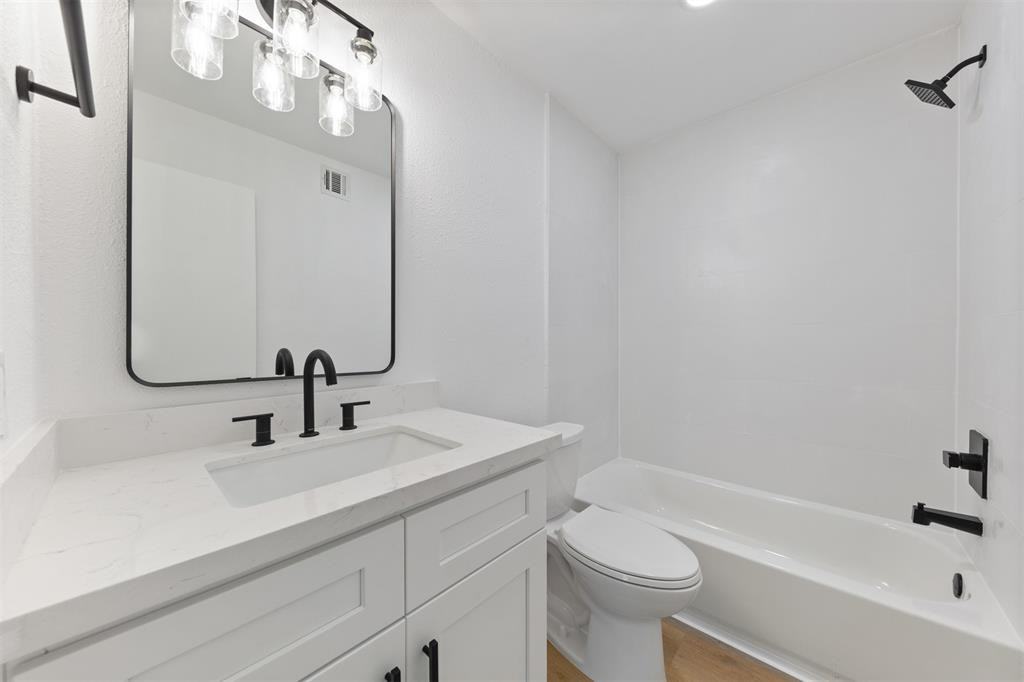 815 Lyle West Ave #C - Photo 4 of 15