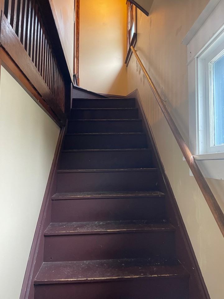 504 Tayco St Frnt - Photo 3 of 12