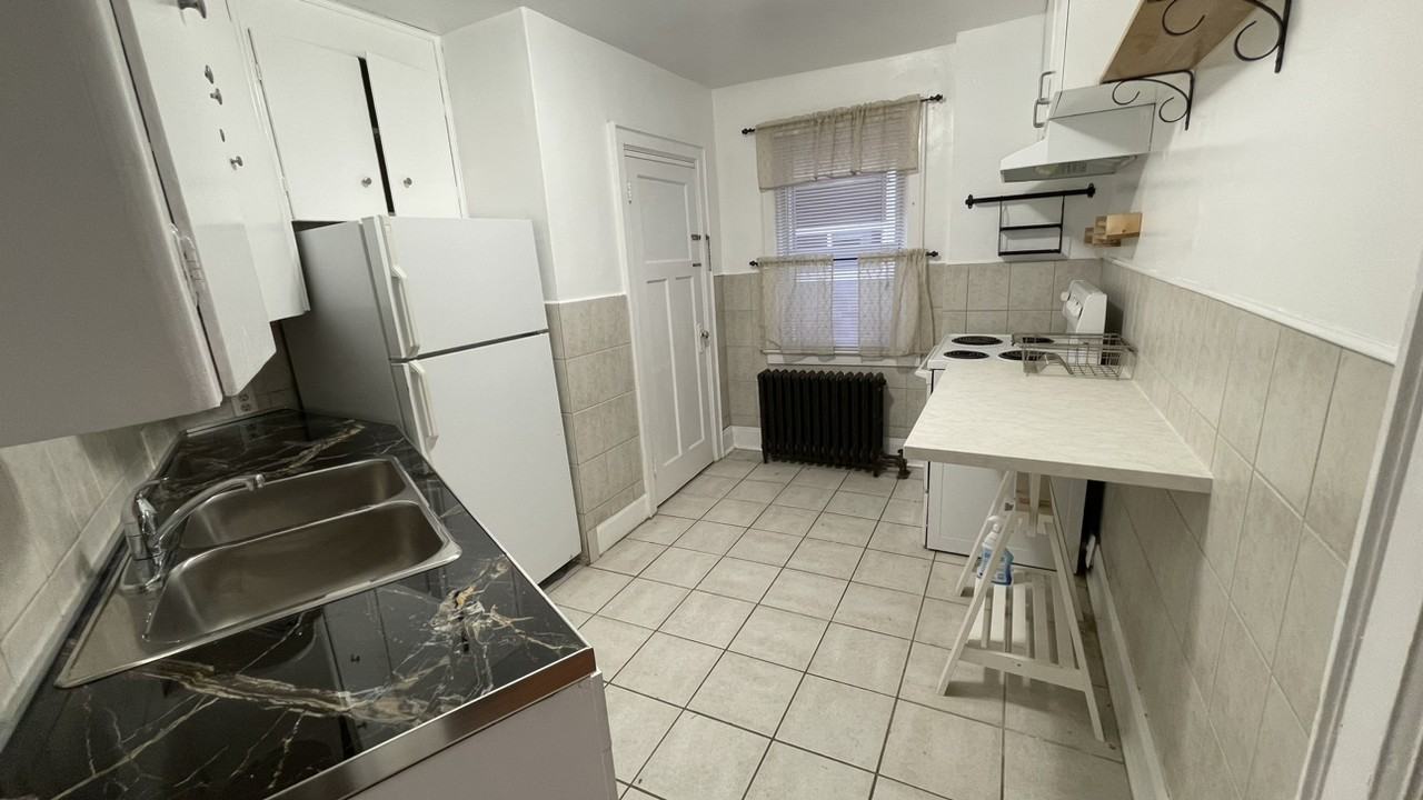 649 Annette St - Photo 3 of 18