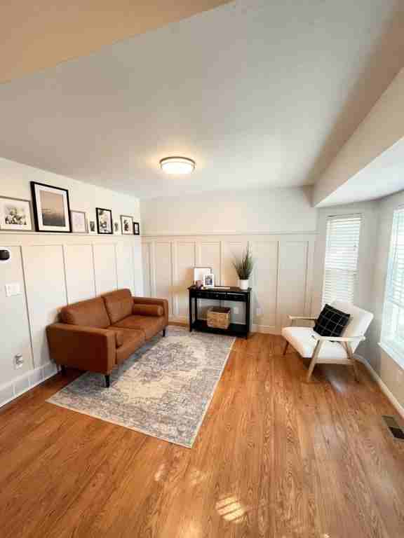 689 Fox Run Dr - Photo 2 of 22