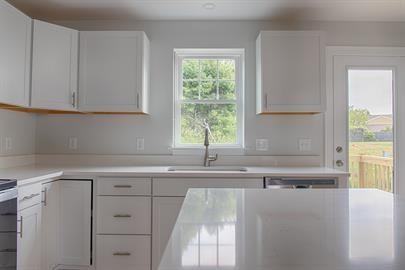 11 Thomas Dr #11 - Photo 2 of 24