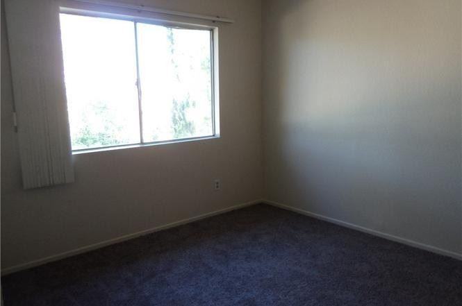 727 N Driftwood Ave - Photo 3 of 34