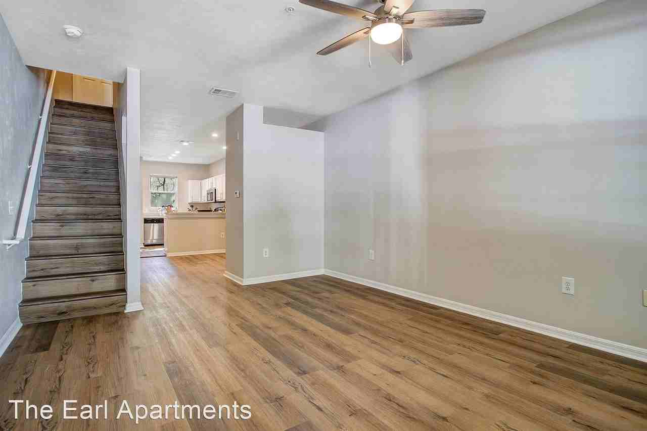 The Earl - Photo 3 of 17