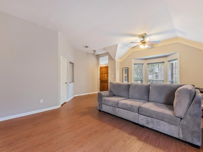 7207 Shadyside Cir - Photo 2 of 28