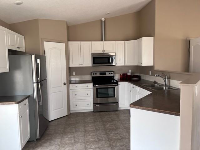 1642 101 Ave #1642 - Photo 3 of 8