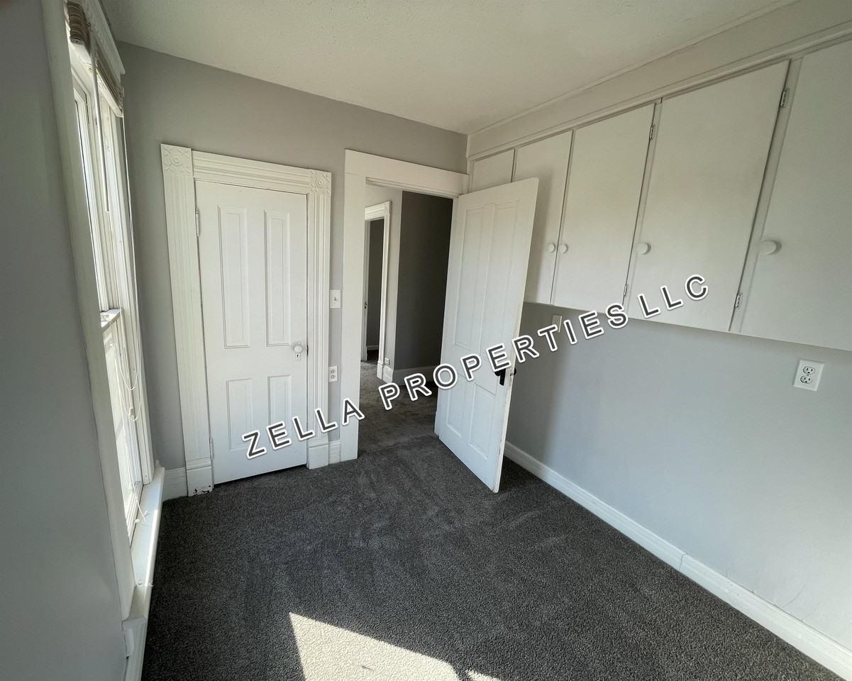 407 E Burgess St #1 - Photo 3 of 12