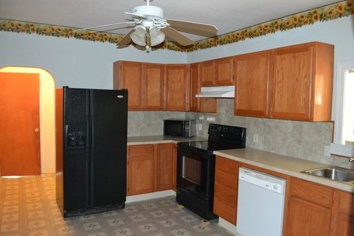 813 Lincoln St - Photo 3 of 50