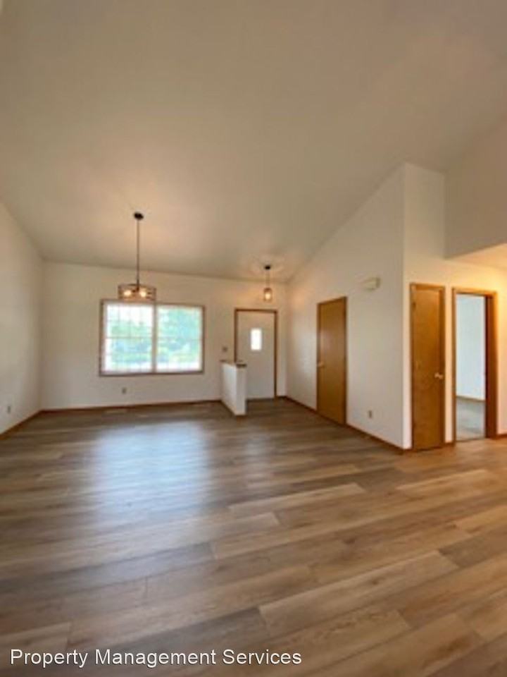 128 Redspire Blvd - Photo 3 of 50