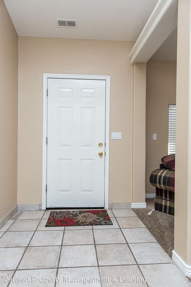 2363 W 1710 North Cir - Photo 3 of 19