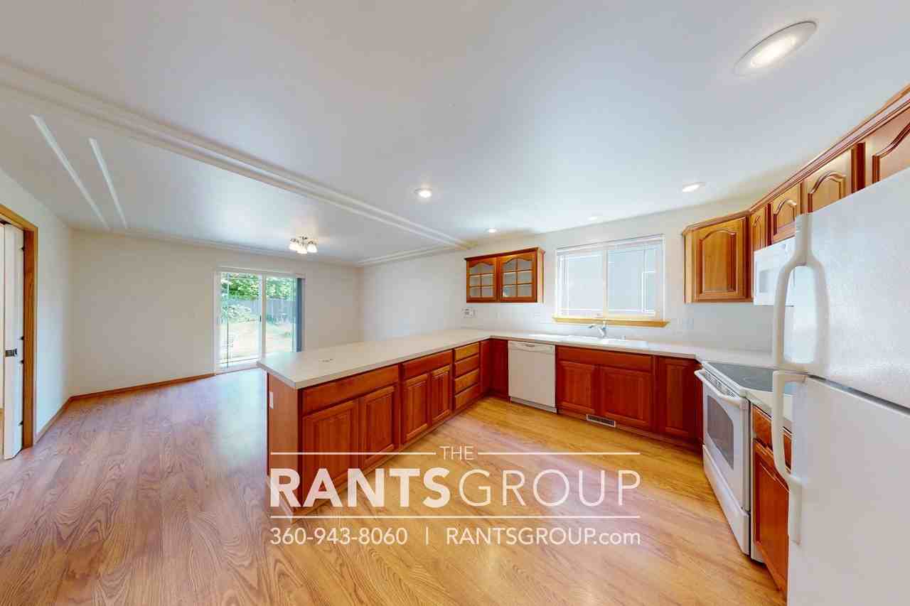 1444 Brown St Se - Photo 3 of 37