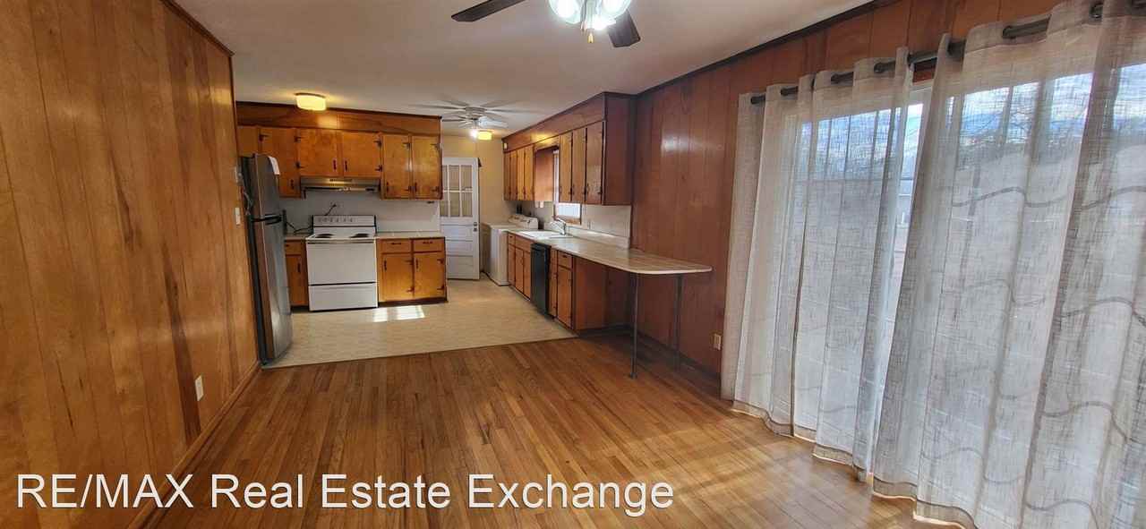 172 Forest Rd - Photo 3 of 9