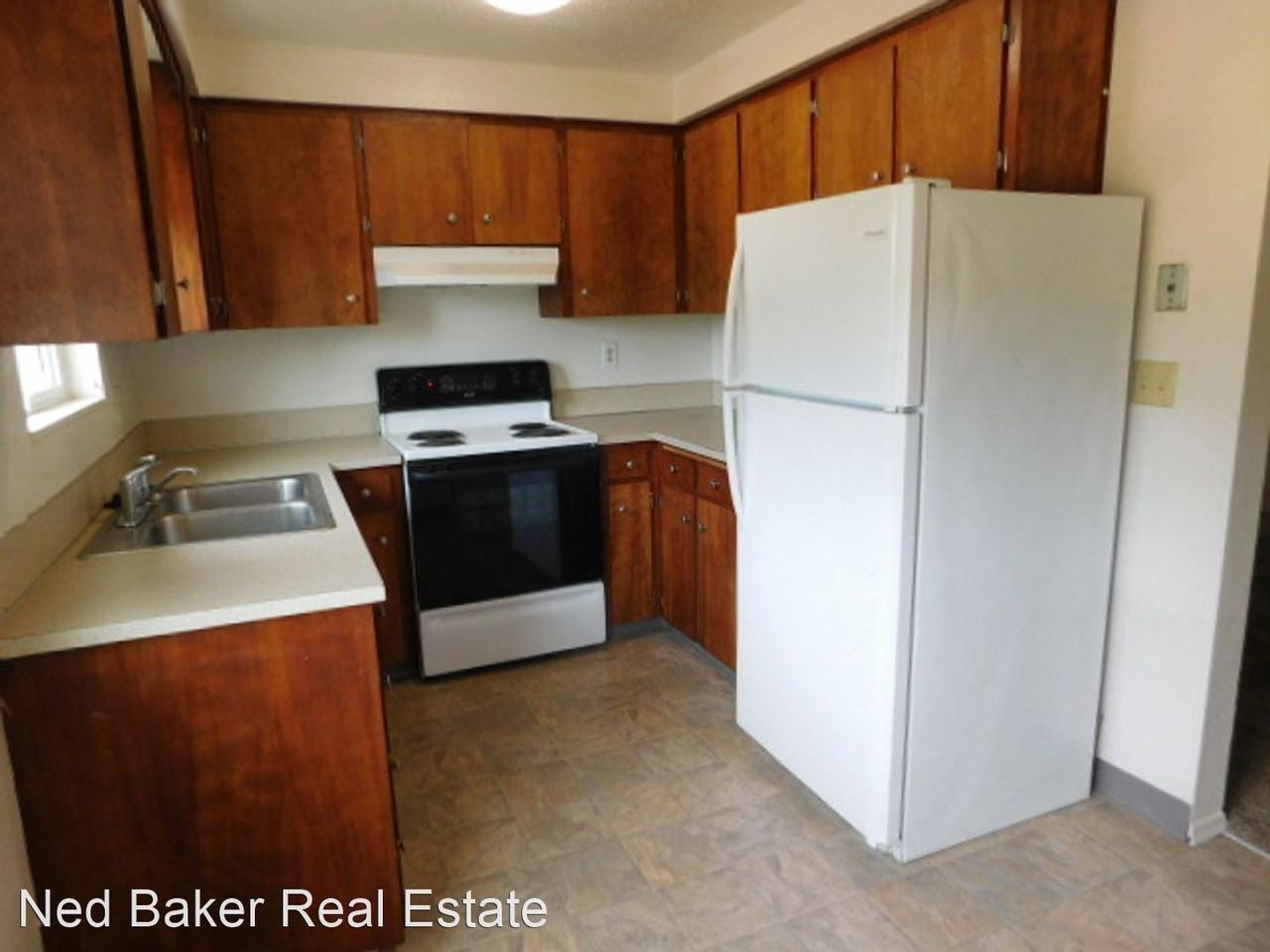 3233 Center St. NE - Photo 3 of 10