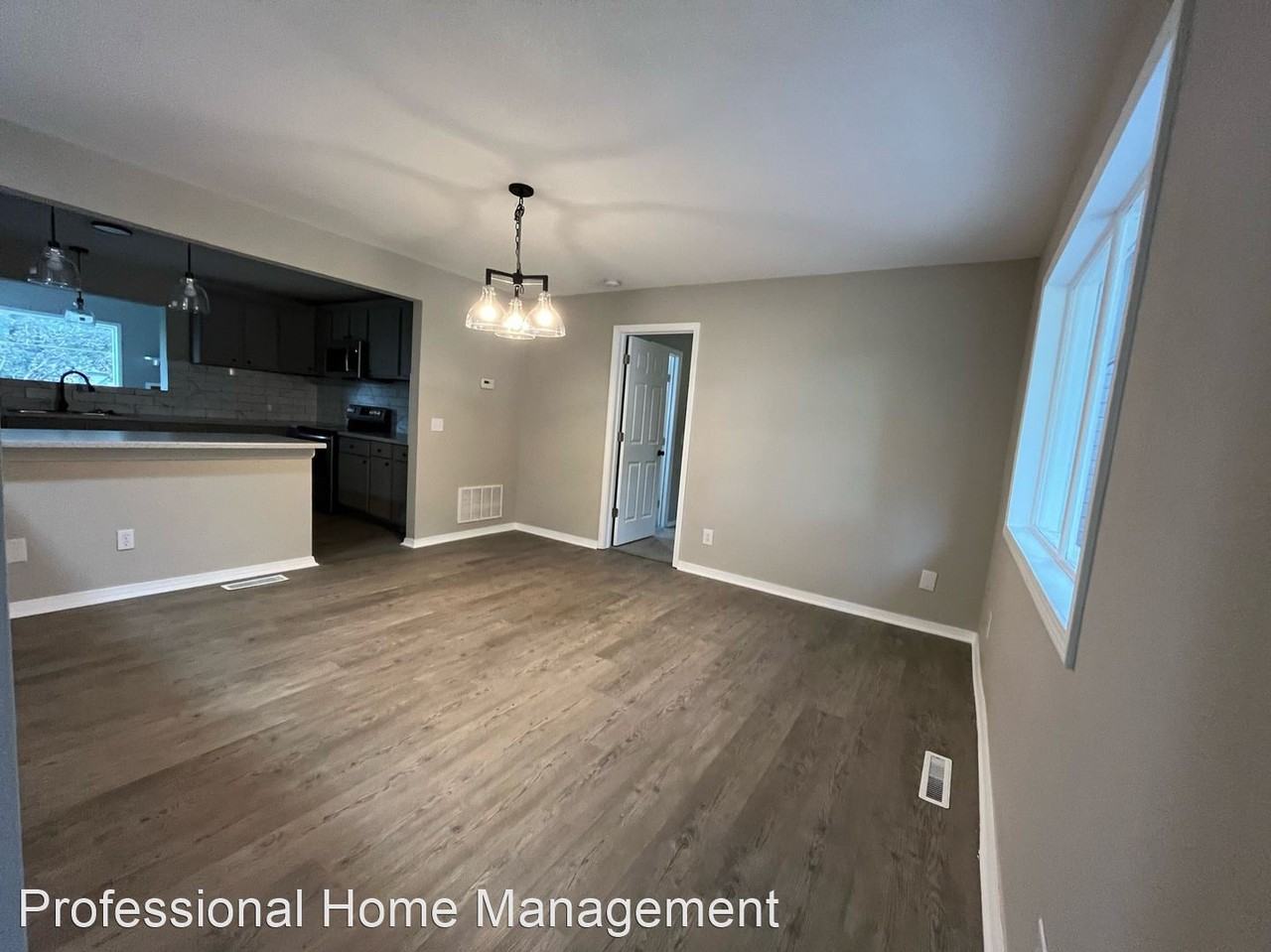 320 N Ward Pkwy - Photo 2 of 16