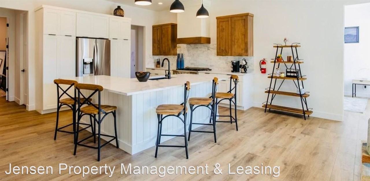 4968 W 3175 S - Photo 2 of 32