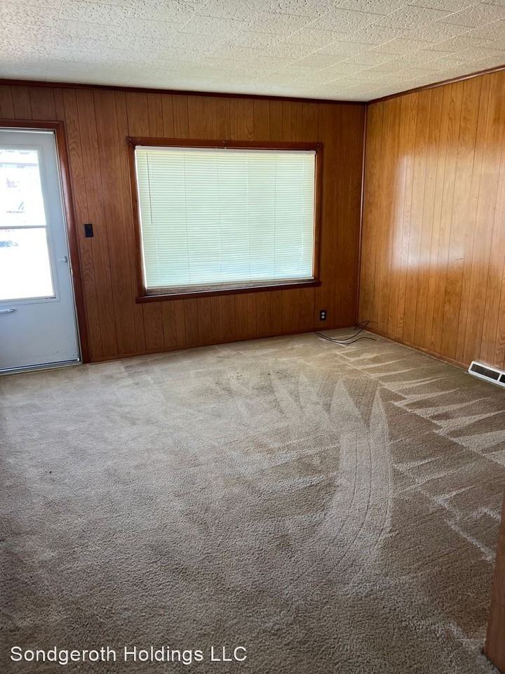 1426 5th St - Photo 2 of 4