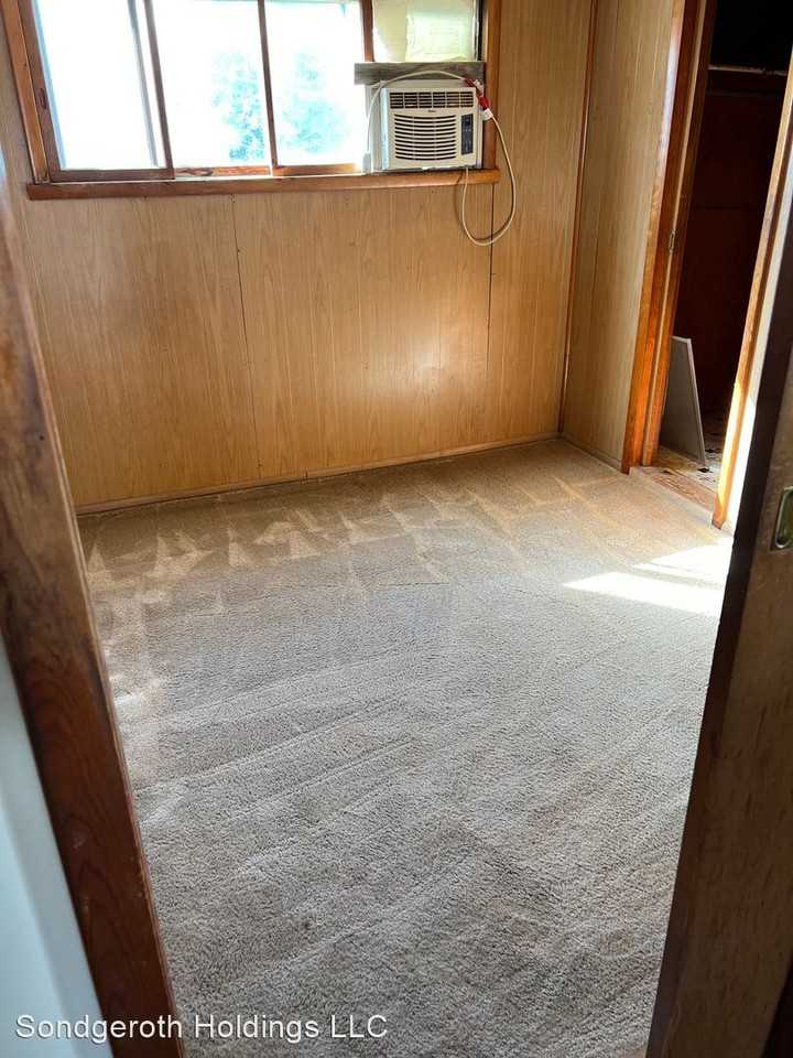 1426 5th St - Photo 3 of 4