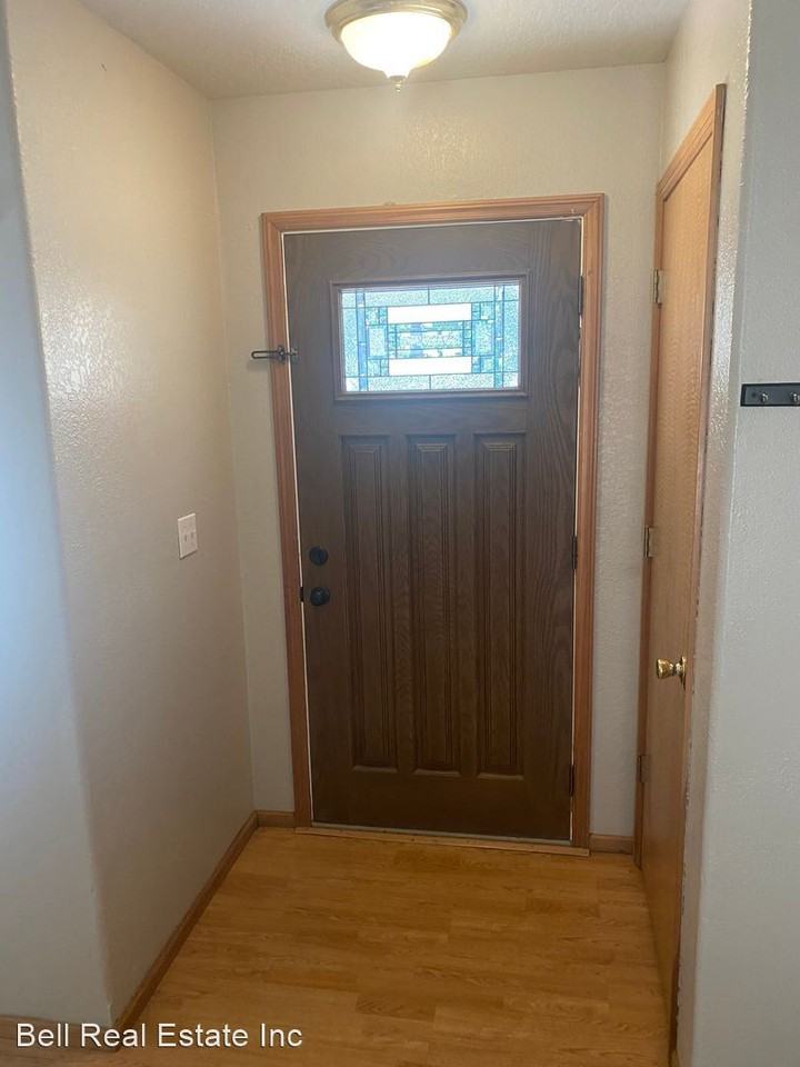 521 Littlewood Ln - Photo 2 of 34