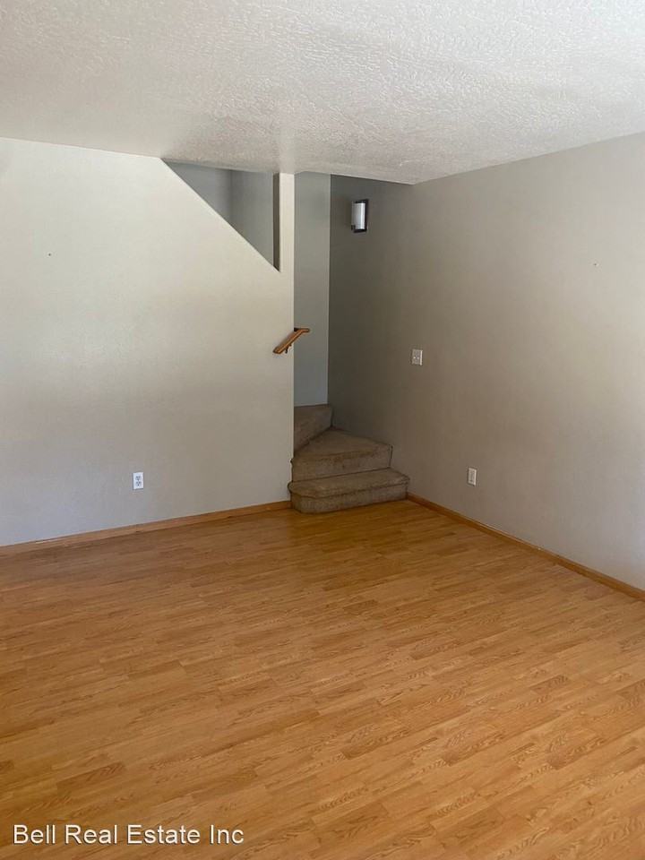 521 Littlewood Ln - Photo 3 of 34