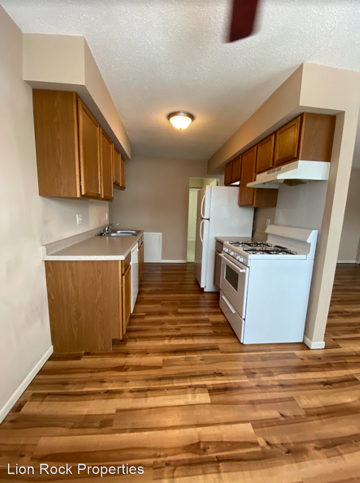 2720 Rosalyn Ct #204 - Photo 2 of 7