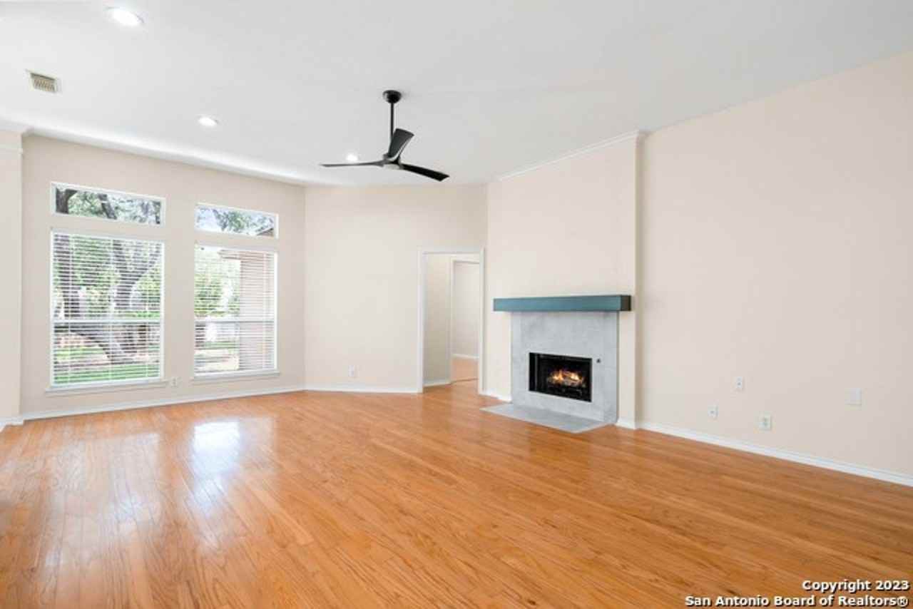 18906 Surreywood - Photo 3 of 17