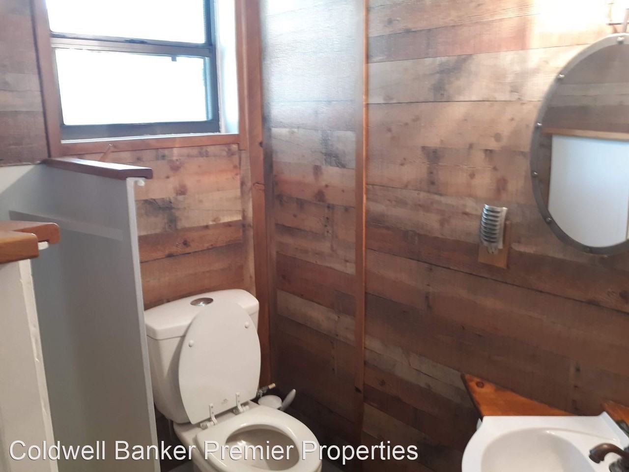 1140 Roberts St - Photo 3 of 14