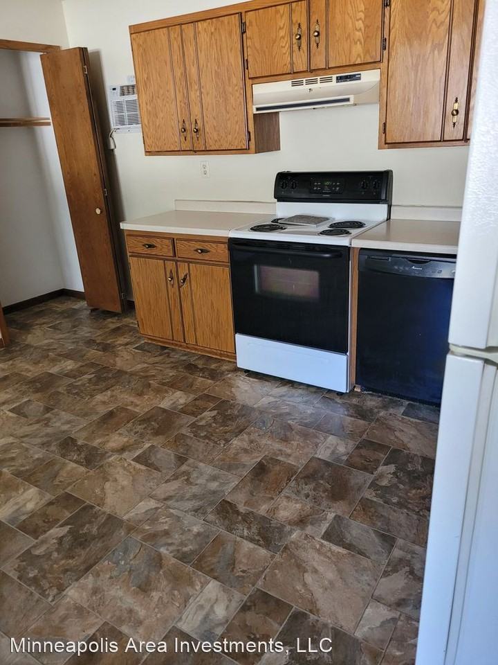 5827 Laverne Cir. - Photo 2 of 20