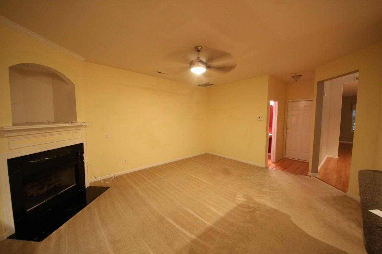 17059 Commons Creek Dr - Photo 2 of 12