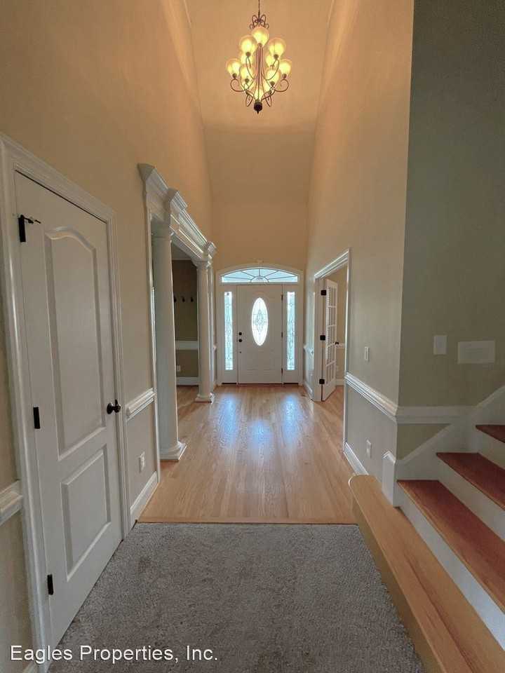 107 Brighton Dr - Photo 2 of 28