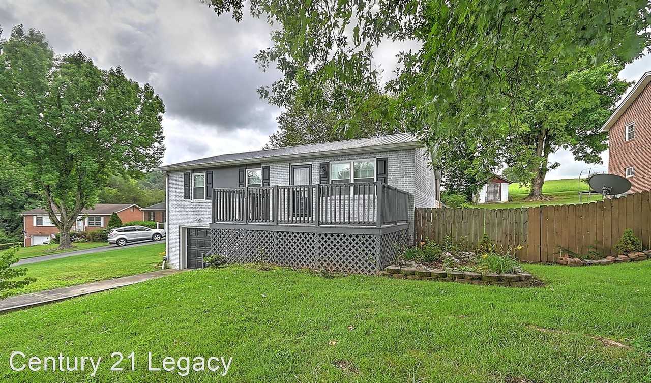 101 Cedar Park - Photo 2 of 37