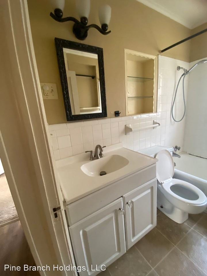 809 Jefferson St - Photo 2 of 7