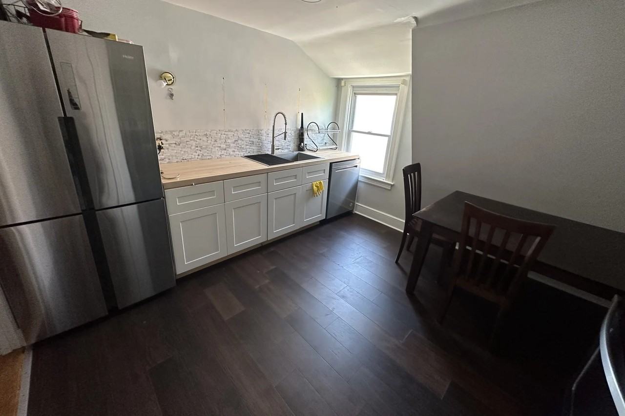 580 Hope St - Photo 2 of 9