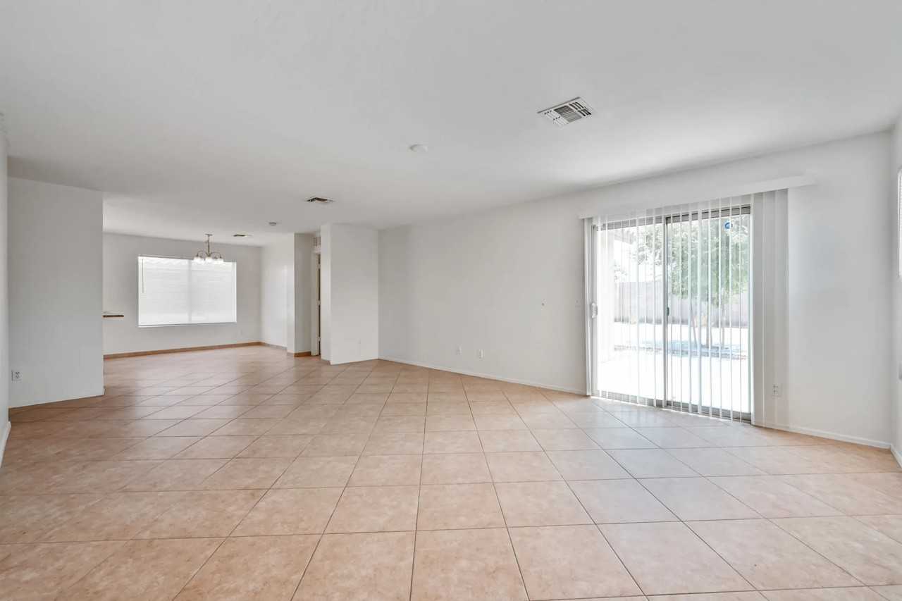 6723 S 31st Dr - Photo 2 of 23