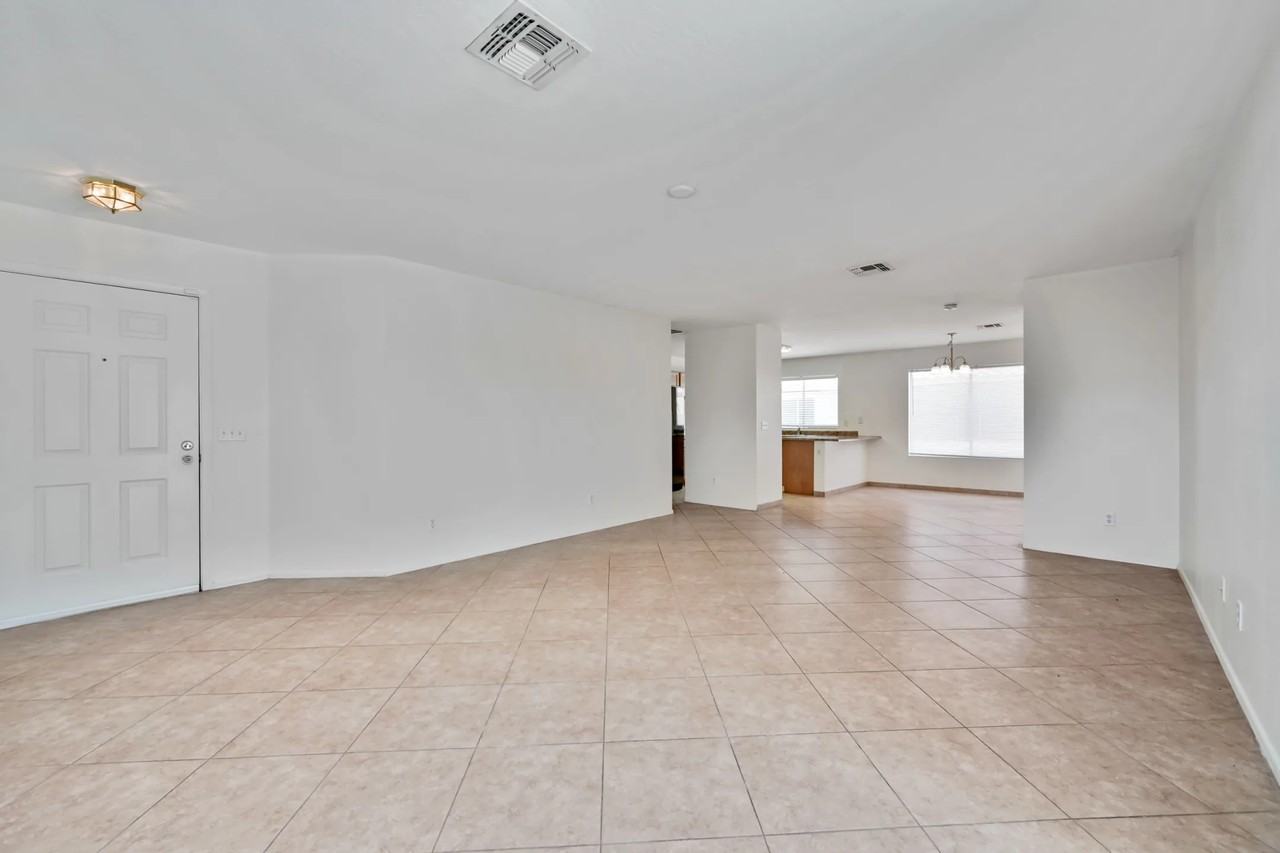 6723 S 31st Dr - Photo 3 of 23