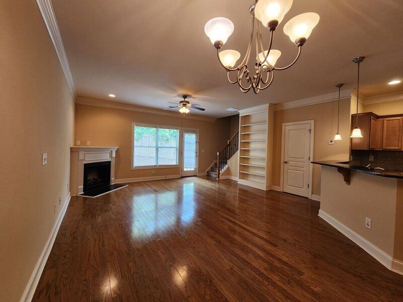 129 Townview Dr - Photo 3 of 30