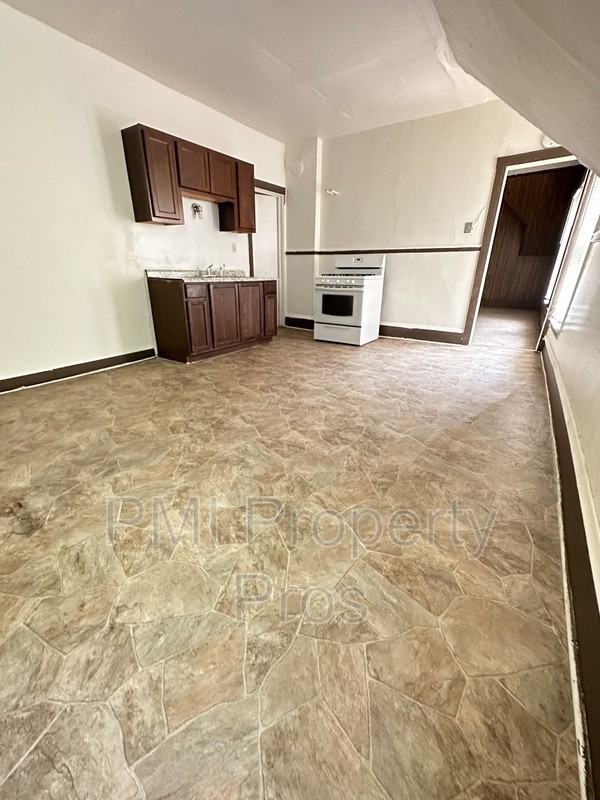 1905A N 32nd St - Photo 2 of 9