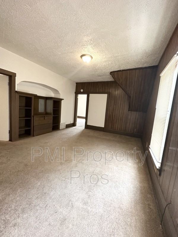 1905A N 32nd St - Photo 3 of 9