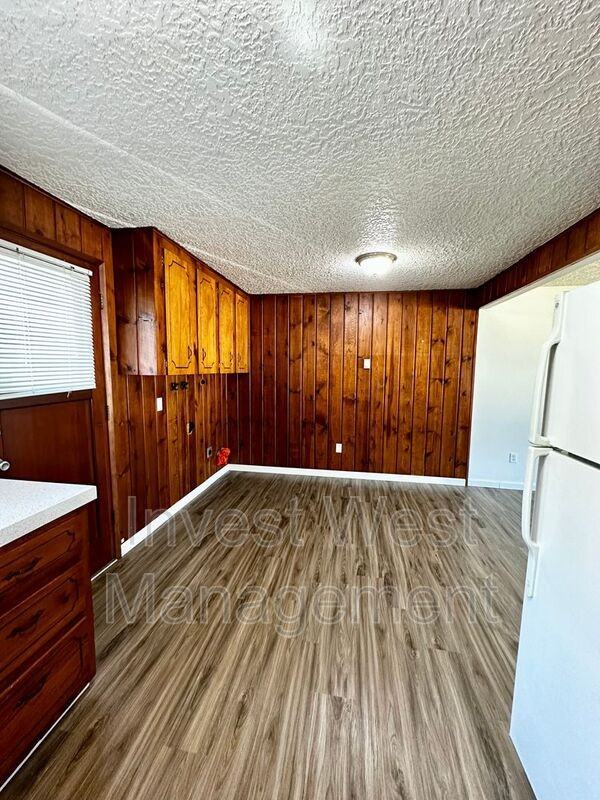 550 Ne Anderson St - Photo 3 of 10