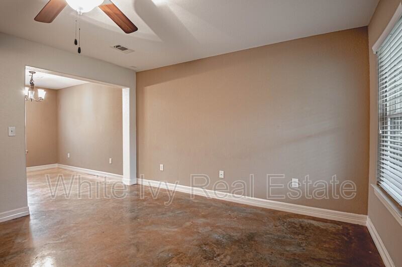 2002 20th St #603 - Photo 4 of 17