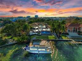 featured image of 14 N Washington Dr